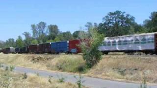 preview picture of video 'BNSF 4324 Leads the H-PASBAR West'