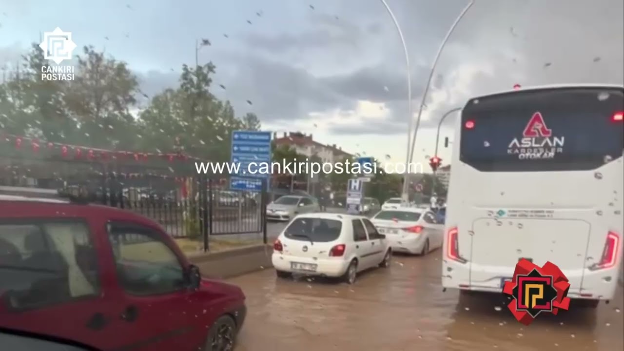 Yarım saat yağması yetti! Çankırı’da yollar göle döndü