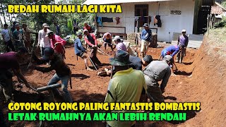 Download lagu Gotong Royong Bantu Persiapan Bedah Rumah. Dengan Kompak Tanah Rata Seketika. mp3