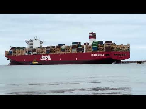 NAVIO GIGANTE SAINDO DO PORTO DE IMBITUBA SC 