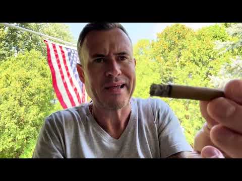 Swisher Sweets Limited Ed Banana Daiquiri vs Encore Ed Caramel Peach Cigar Battle w/ Folgers Coffee