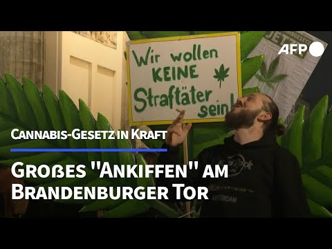 Großes "Ankiffen" am Brandenburger Tor | AFP