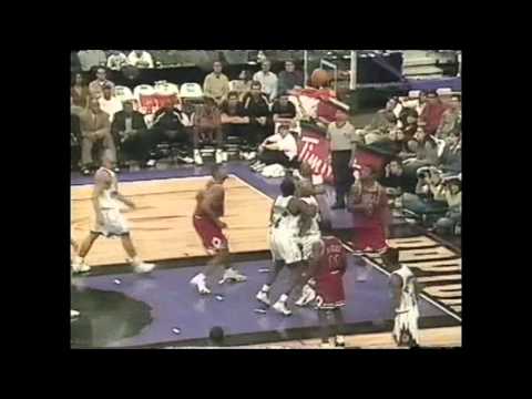 Vince Carter - Bulls at Raptors - 3/28/99 (Fastbreak windmill jam)