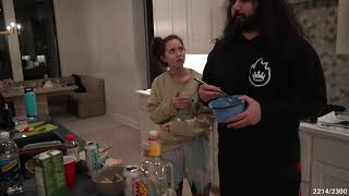 Mizkif Leaks Esfands Real Height!!! 😲😲🤔🤔