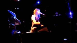 Diane Birch &quot;Choo Choo&quot; at Le Poisson Rouge NYC 8/18/09