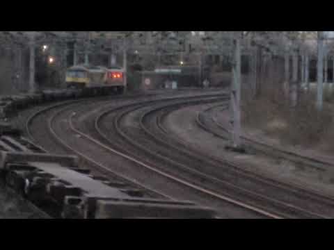 4M87 - FL90's - Tango'd 90048 and Powerhaul'd 90042 on an unusually late liner to Trafford Park