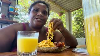 BORA ALMOÇAR AQUI NA ROÇA GALINHA ASSADA  MACARRÃO FEIJÃO 🫘 Pimenta 🌶️ suco De MARACUJÁ 