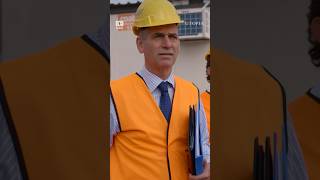 Download lagu Negotiating Worker Benefits👷‍♂️| Utopia #shorts mp3