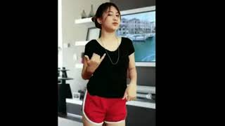 Download lagu Cewek cantik joget keren #short mp3