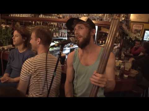 The Mottis - Move it on over  (Live in Pub Amiram)
