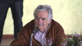 preview picture of video 'Mujica en la inauguración de aulas de Contactologia en UTU Arroyo Seco'