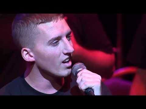 Roger Waters & G.E. Smith & Tim Donley - Wide River To Cross