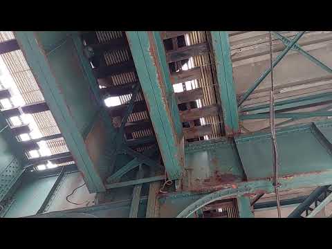 Woodlawn bound R142 (4) train leaving Fordham road