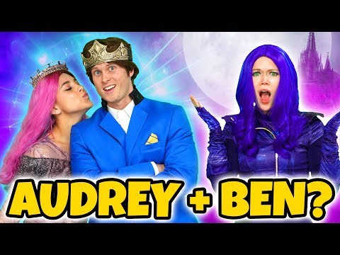 DESCENDANTS 3 AUDREY AND BEN KISS? Queen of Mean Hidden in Plain Sight. Totally TV Videos for Teens
