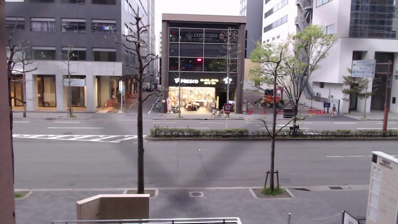 【京都ライブカメラ】京都市中心部・烏丸通の様子（京都市中京区）Live view of Karasuma Street in front of the Kyoto Shimbun newspaper