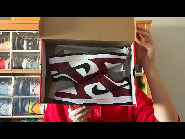 Vídeo relacionado con Nike FZ4616 Nike Dunk Low Hombre Dark Team Red/Black-Summit White EU 39