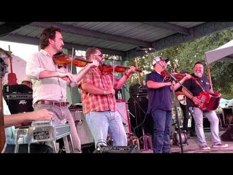 Wayne Toups on stage at Festivals Acadiens