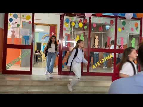 La quinta D saluta la scuola primaria. 5 giugno 2023.