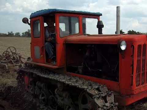 Ретро трактор ДТ-54