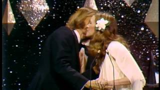 Glen Campbell Wins Favorite Country Album For &quot;Rhinestone Cowboy&quot; - AMA 1977