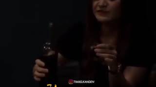 Download lagu STAND HERE ALONE || Story wa - Rasanya aku sedang melayang mungkin akan terbang mp3