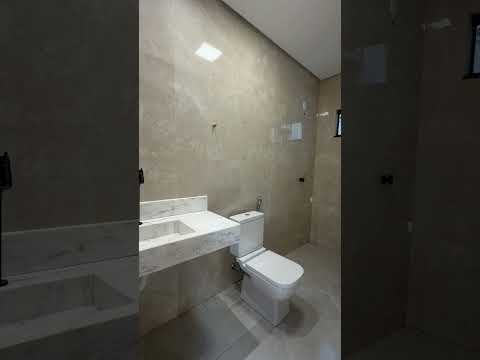 🏡 Sobrado Geminado 📍 806 Sul – Palmas/TO 💰 R$ 720.000,00 115,69 m² de área construída 3 suítes com sacada 1 suíte com closet Sala de TV Banheiro social Lavanderia Garagem para 2 carros Sobrado geminado ✨ Um sobrado moderno e bem distribuído, ideal para quem busca conforto, privacidade e praticidade, com suítes amplas e excelente aproveitamento dos espaços. 📲 Entre em contato para mais informações e agende sua visita. NOOVA Soluções Imobiliárias 📞 (63) 99113-8277 CRECI-TO J. 5540