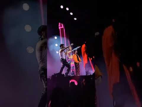 Tini y MYA en vivo "250"