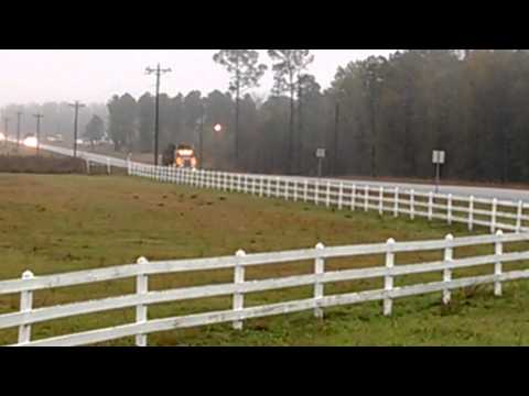 Kenworth with loud Jakes!