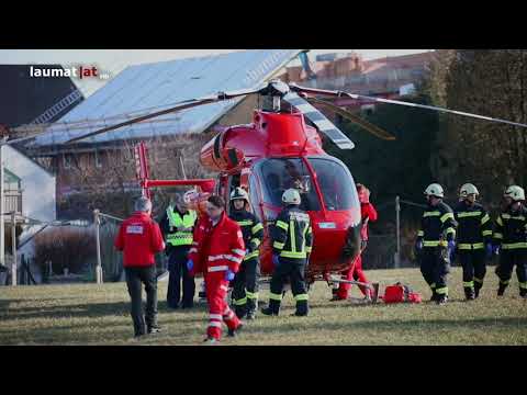 Notarzthubschrauber nach schwerem Verkehrsunfall auf Rieder Straße bei Rottenbach im Einsatz