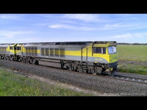 QUBE QBX005 & QBX004 Light Engines - PoathTV Australian Trains & Railways