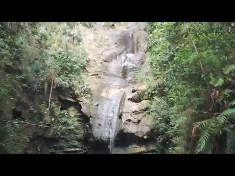 Cachoeira da Gruta Corumbá de Goiás.
