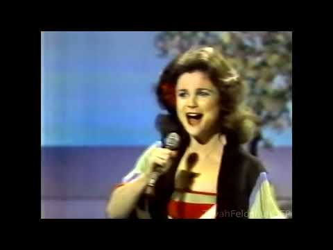 Tovah Feldshuh - Saravá (Merv Griffin Show)