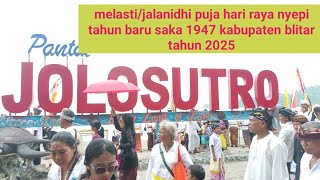 umat hindu blitar melasti di pantai jolosutro 22 maret 2025