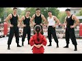 Tous Se Moquent De Cette Pauvre Fillette Ignorant Qu Elle Est Maître De Kung Fu La Plus Redoutable