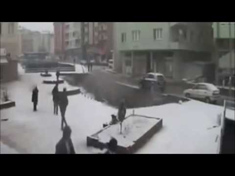 Падение жилого дома (Fall of an apartment building)