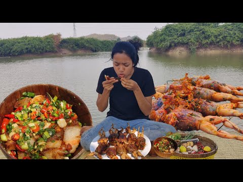 Cooking and eating, mix pork with spicy Ingredients and put into the frogs @Oamezing