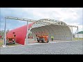Korallenroter Flugzeughangar