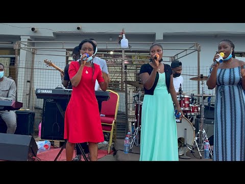 Pentecostal Worship Medley by Laura Pneuma | Sunday Evening Street Gospel Evangelism