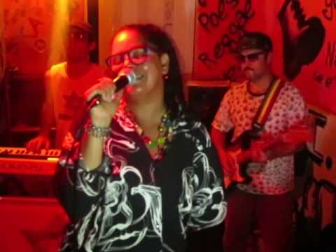 Gabby Mpreggae com Raízes Rebeldes e D'Zaya num só groove.
