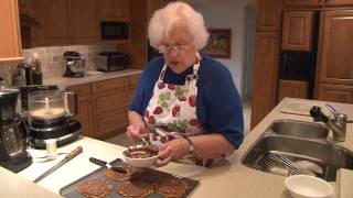 preview picture of video 'Almond Butter Crunch - Nana's Famous Recipe'