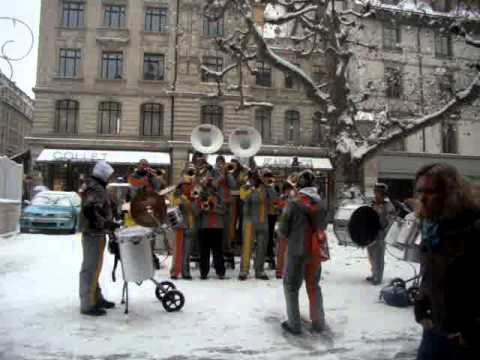 Band in Place du Molard, Geneva