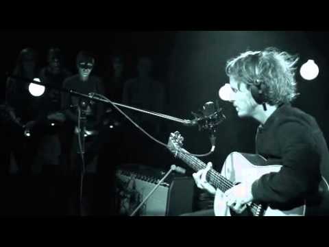 download lagu mp3 mp4 Ben Howard Liverpool, download lagu Ben Howard Liverpool gratis, unduh video klip Ben Howard Liverpool