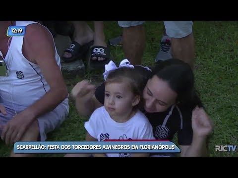 Torcedores alvinegros fazem a festa no estádio Orlando Scarpelli, em Florianópolis
