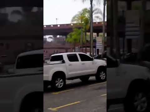 M7.5 Earthquake damages shopping center in Municipio Carrizal, Miranda, Venezuela