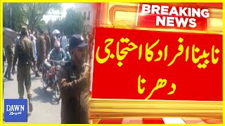 Blind People Protest Outside Punjab Assembly | Breaking News | Dawn News