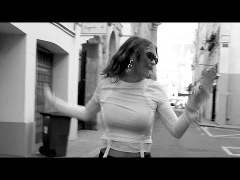 Ida-Lova - Svagare än jag (Lyric Video)