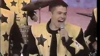 La Arrolladora Banda El Limon - Pa'lla Y Pa'ca (Programa HOY)