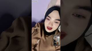 Download lagu Live TikTok beautiful fluffy hijab while lying down mp3 Download lagu Live TikTok beautiful fluffy hijab while lying down mp3