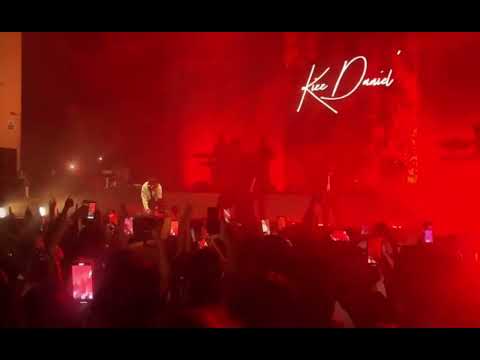 Fans go crazy as Kizz Daniel performs “Mama” in London 🇬🇧