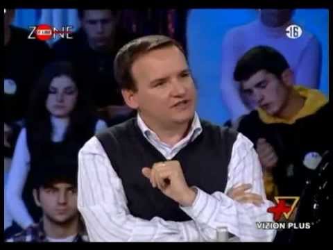 Arben MUKA  te ZONË E LIRË e Arian ÇANIT prezanton "70 radio shqip në 70 vite" (1)